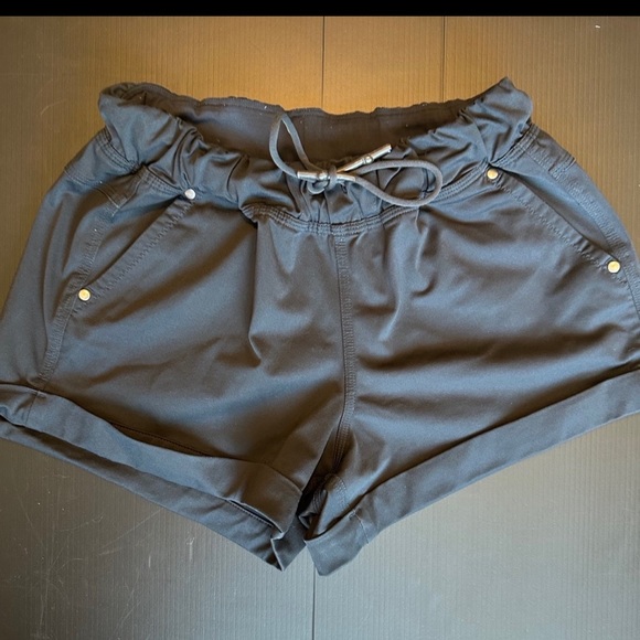 Vintage Lululemon Casual Shorts - Size 4 - Picture 2 of 5